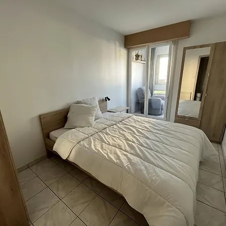 T3 Renove Avec Loggias, A Deux Pas De La Et Des Commerces, Parking Prive Inclus! - Fr-1-324a-64