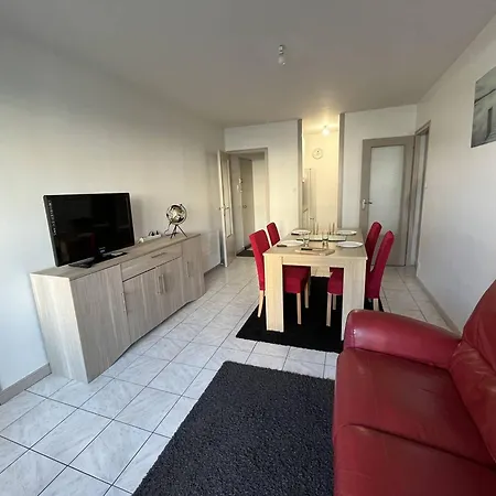 Apartment T3 Renove Avec Loggias, A Deux Pas De La Et Des Commerces, Parking Prive Inclus! - Fr-1-324a-64 *